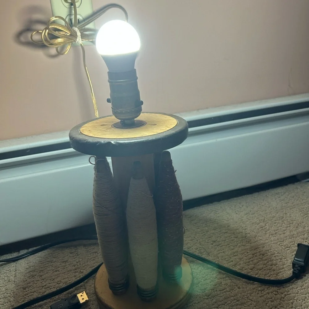 Vintage Bobbin Spindle Thread Sewing Lamp
